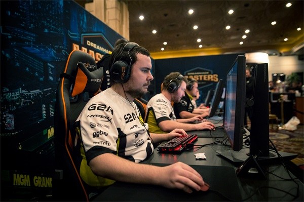 也应继续聚 也应继续聚